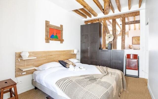 Loft-inspired Flat Near Montmartre, Sleeps 4