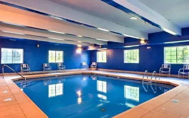 Rodeway Inn & Suites