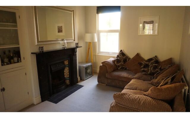 Charming, Spacious 3-br Home for 6 in Central Bath