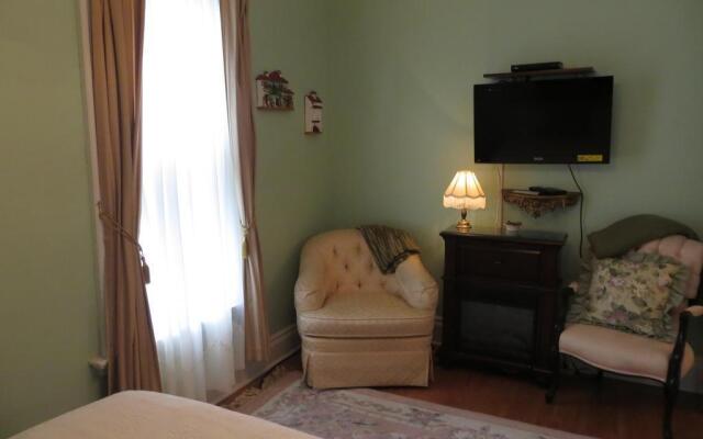 Redwood Bed and Breakfast