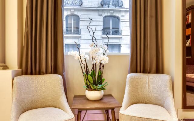 Le 12 Hotel