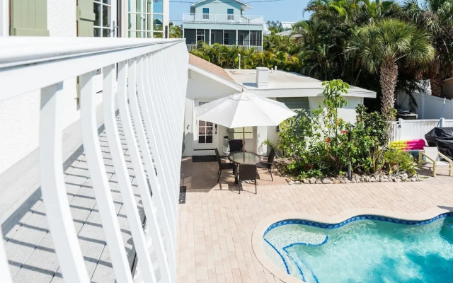 215 Spring Avenue 5 Bedroom Home by RedAwning