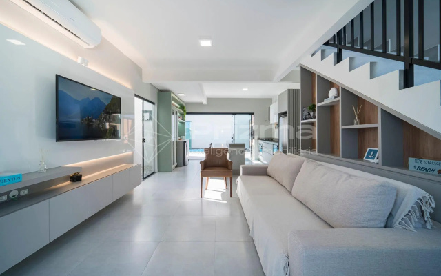 Lindo duplex geminado na Praia de Mariscal.