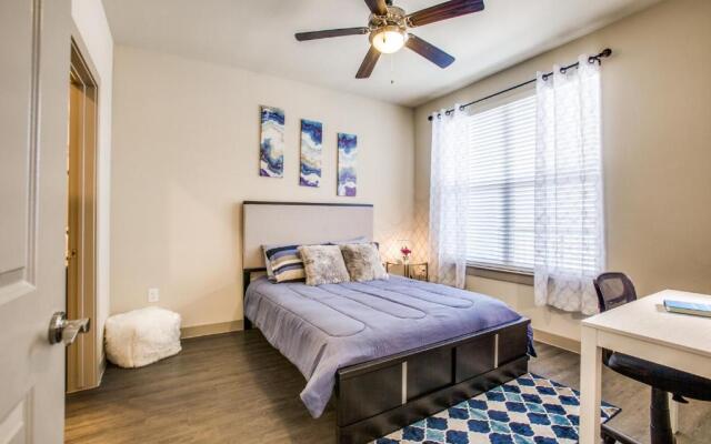 Convenient Location Warm and Cozy Apartment