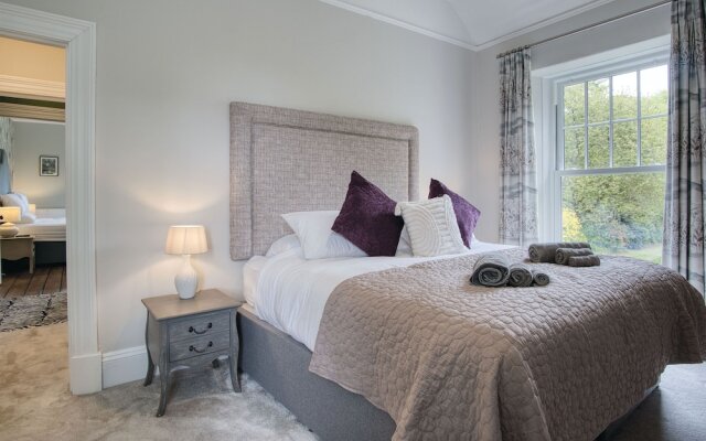 Hill House Country Estate - Princes Gate