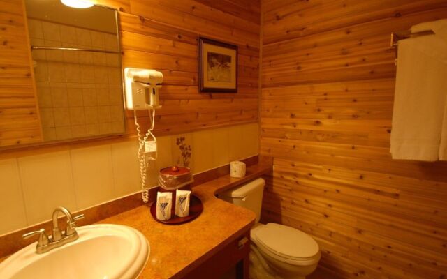 Pinewood Motor Inn