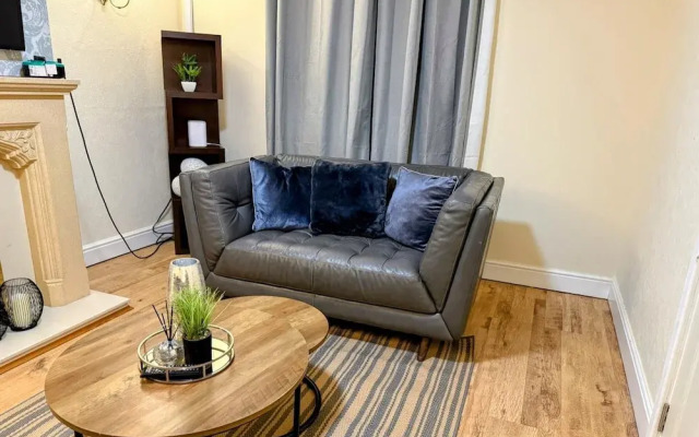 Charming 3BR House - Wifi, Parking, Pet Friendly