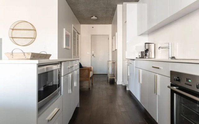 Luxury Apartment With Private Office & Terrace