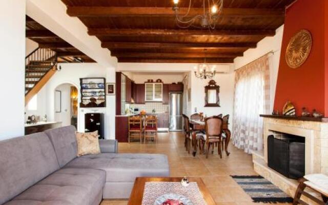 Panorama TraditionalHouse