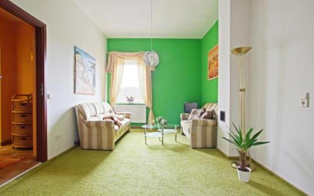 3 Private Rooms, 4 Persons (5403)