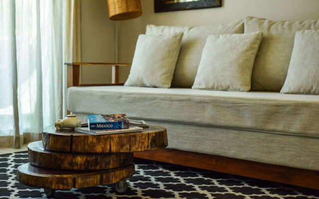 Newport House Playa Boutique Hotel - Beach Club Access
