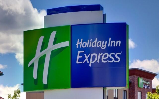 Holiday Inn Express & Suites Rock Falls