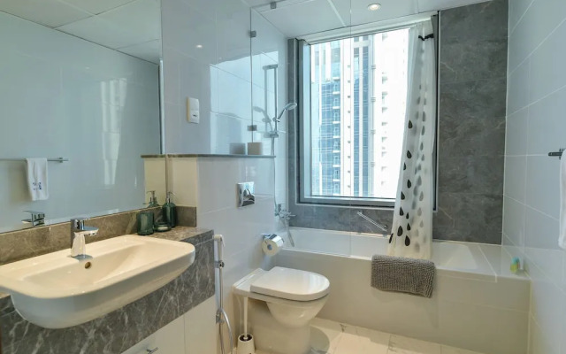 Dubai Canal View 1 BR Premium Apartment - AMN