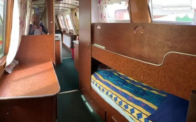 Stone - Boat - Sleeps 8 - Pet Friendly-85ws