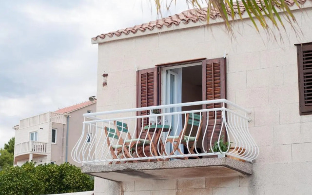 Top Location! Beach & Center Apt 4