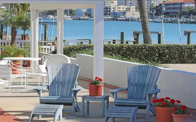 Beachouse Inn & Suites