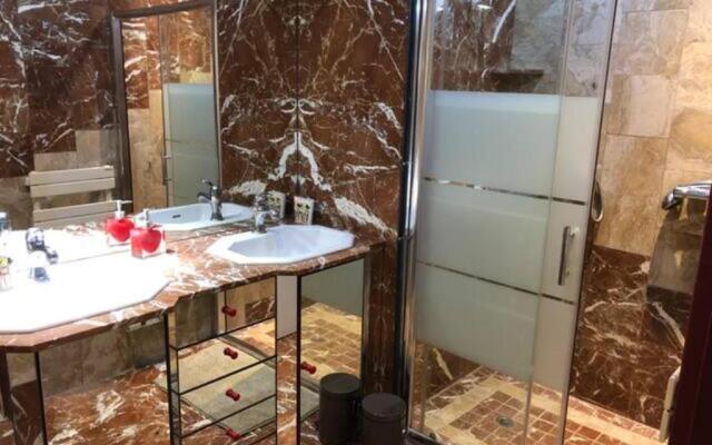 MAGNIFIQUE T3 85m2 VIEUX PORT/CORNICHE