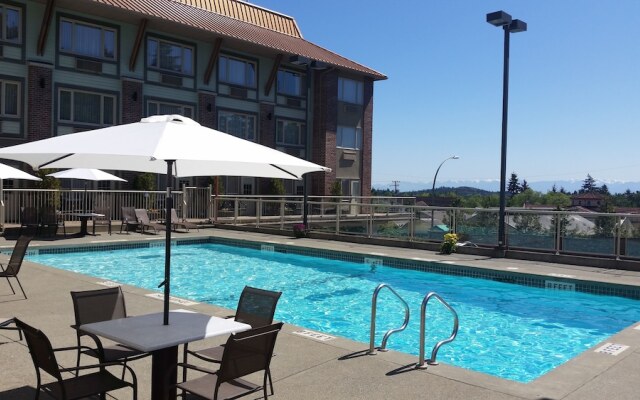 Elk Lake Inn & Suites Victoria