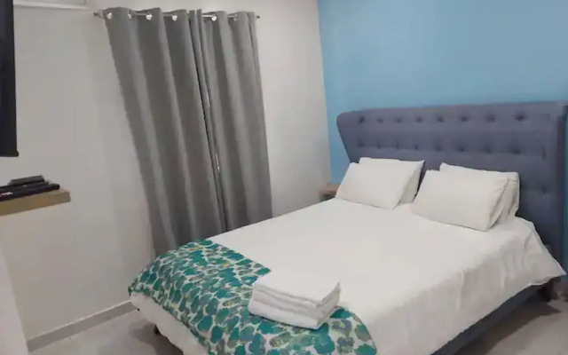 Amazing 2BR Suite w Pool Patio 5 min Dr2 Palmbeach