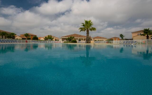 Semi-detached Home in Mediterranean Style, With Nice AC