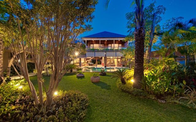 9 Bedrooms 9 Bathrooms-2 Pools Seminyak