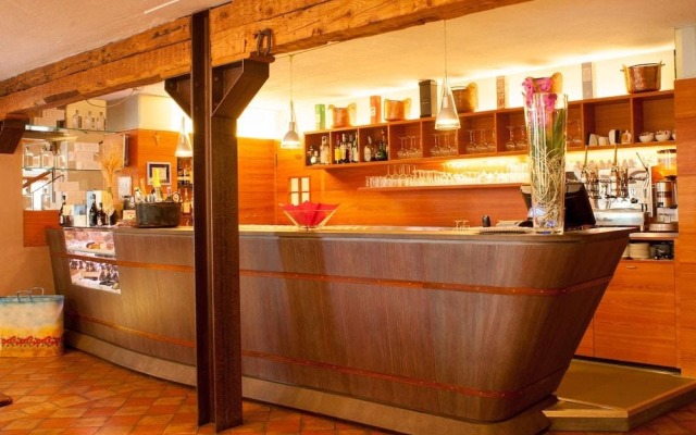 Elliot Osteria e Dormire in collina