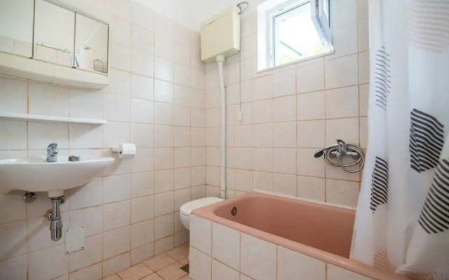 Naki - Terrace & Free Parking - A2