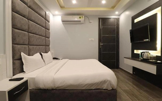 FabHotel Prime AV Royale