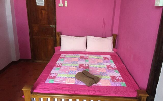 Baan Are Gong Riverside Homestay