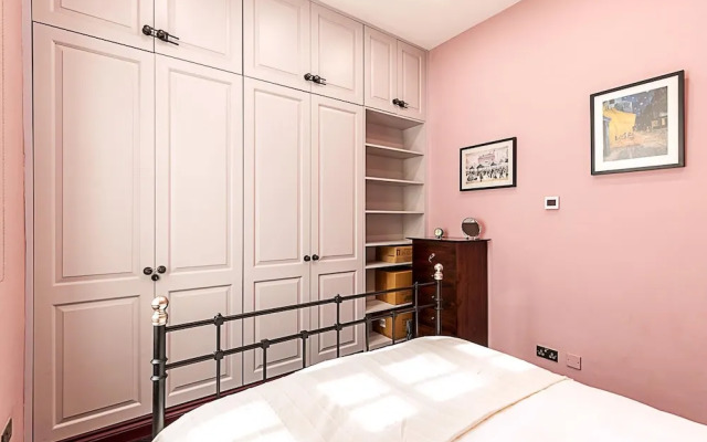 Book Lovers West End Home