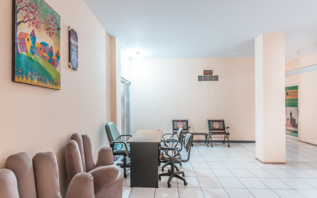 Super OYO 1868 J&b Room Pramuka