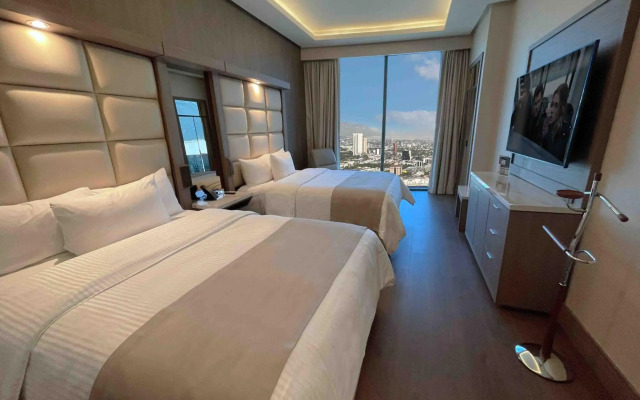 Safi Royal Luxury Metropolitan