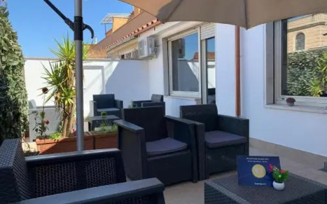 Rome Apartment - Queen