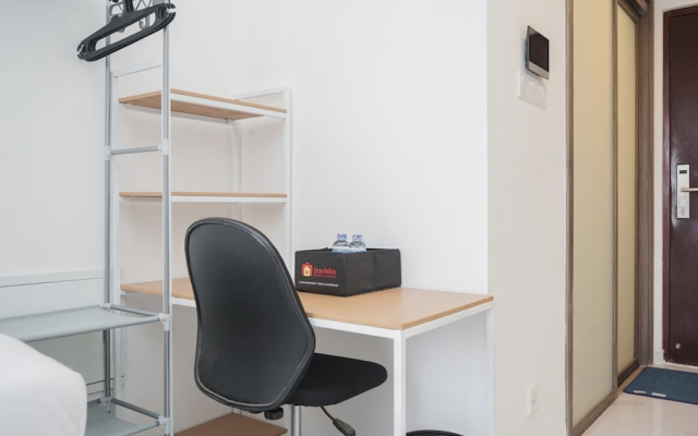 Cozy Stay and Strategic Studio at Sky House Apartment BSD