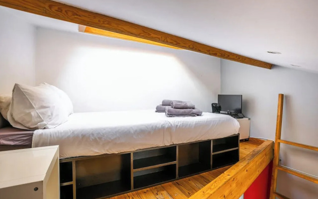 Real01 · Tiny Little Home in the City Centre