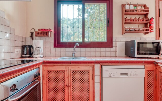 Scenic Villa in Ojen with Private Swimming Pool