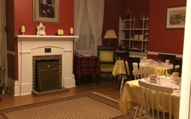 Hollings House B&B