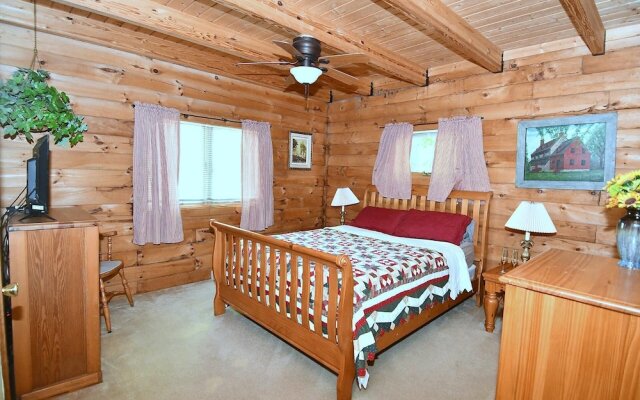 Lazy Bear Retreat - Classic Cabin!