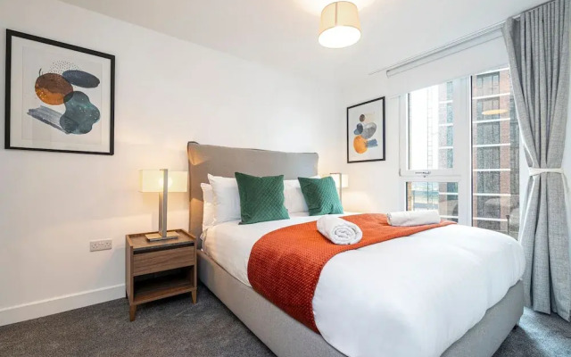 Waterside Flat in Central Leeds