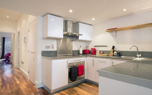 Bayswater 2 Bed Apartment with Terrace