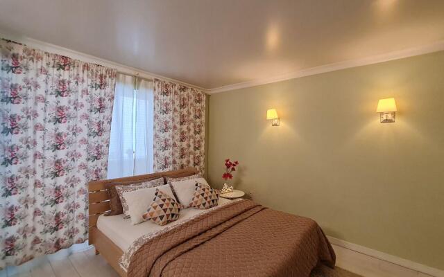 Sutki26 on Kuznechnaya Street