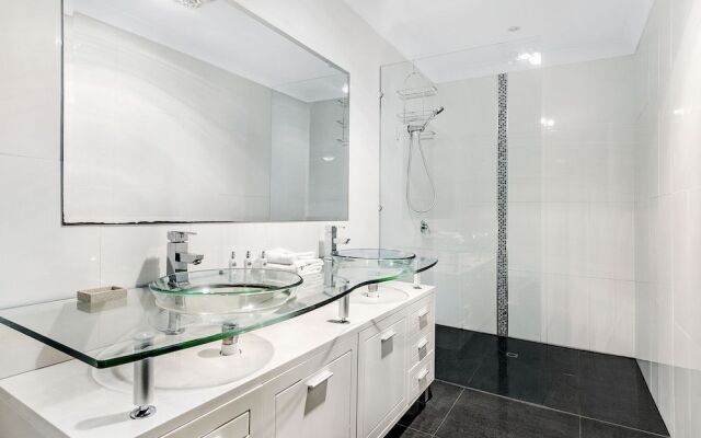 Amalfi Executive 5 Bedroom Home