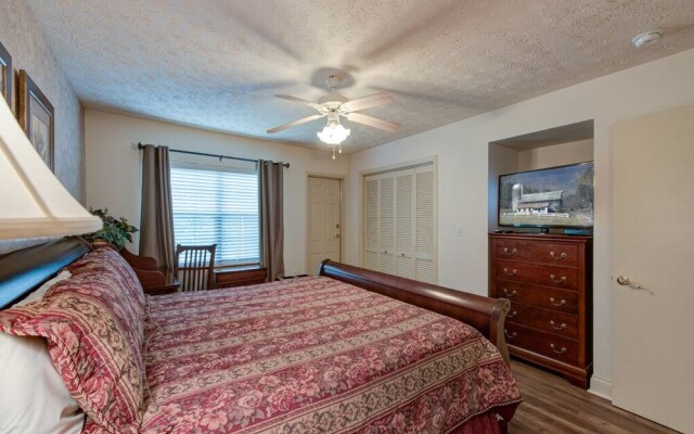 Roaring Romance - Two Bedroom Condo