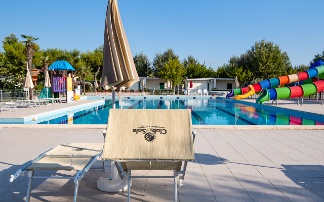 Club Del Sole Stork Family Collection