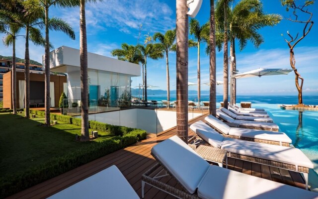 Pier 57 Penthouse 703 Romantic Zone Spectacular Ocean Views