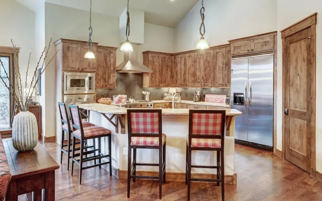 Lone Star Lodge 3 Bedroom Townhouse by RedAwning