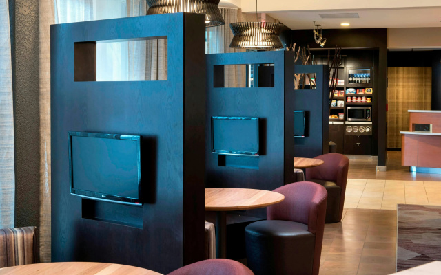 Courtyard Chicago Waukegan Gurnee