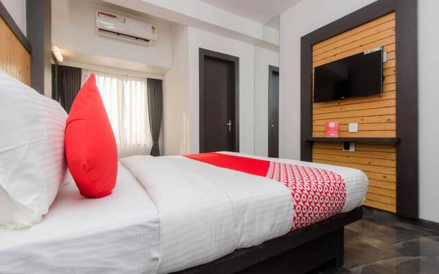 OYO 13089 Hotel Gold Crest