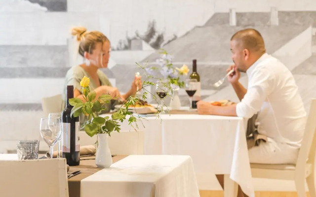 Hotel Jeni & Restaurant