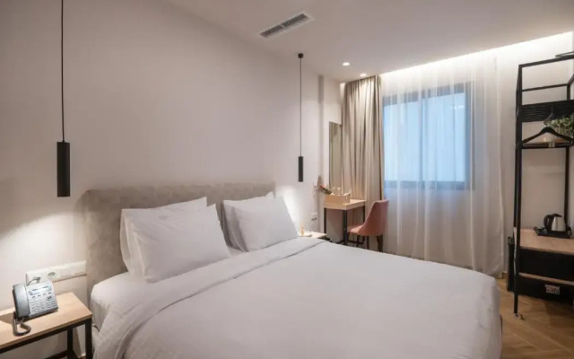 IRA Hotel